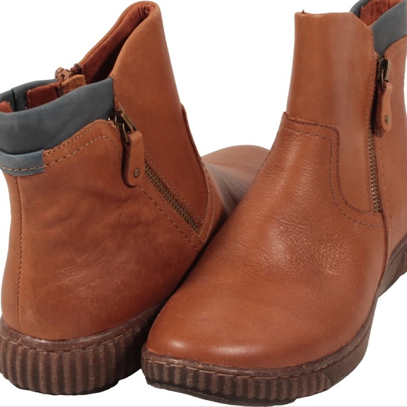 Clarks Magnolia Haley Womens Ankle Boot Dark Tan Leather- Size 7.5! - Picture 1 of 4